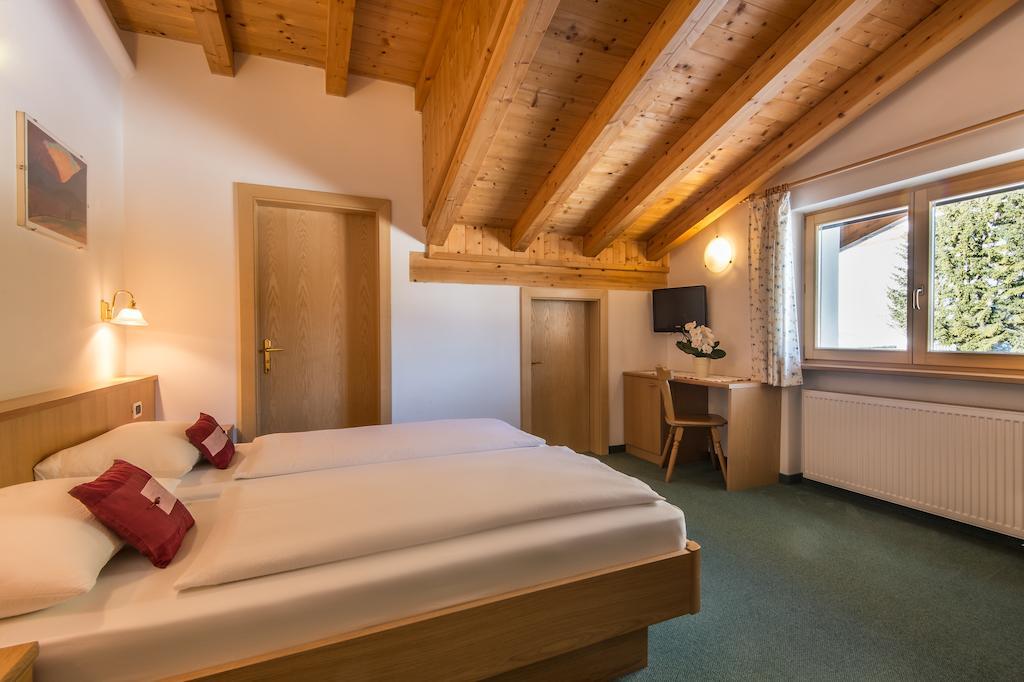 Ciasa Roch Hotel Corvara In Badia Szoba fotó